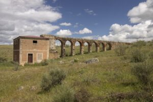Landschap Extremadura met oud aquaduct